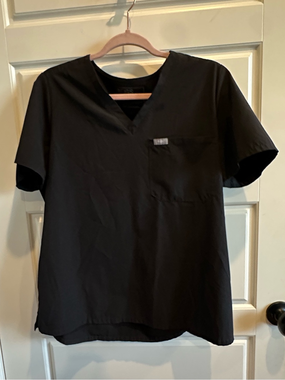 FIGS Large Catarina One-Pocket Scrub Top